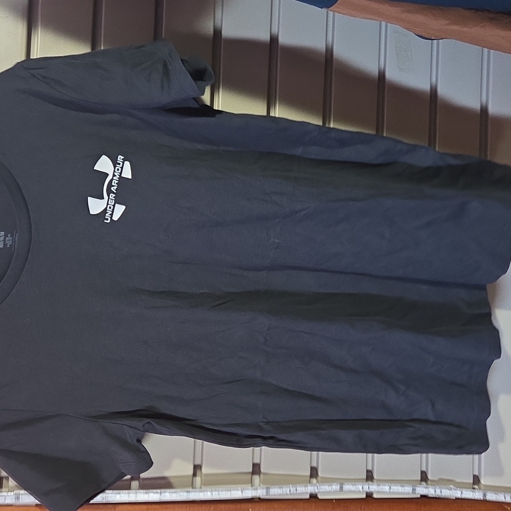 Under Armour Men's BLACK  Tee